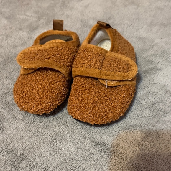 Cozy Brown Kids Shoes - Picture 1 of 3